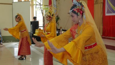 Tari Persembahan Warnai Penyambutan Tamu Undangan Pelantikan DPC PJS Labuhanbatu