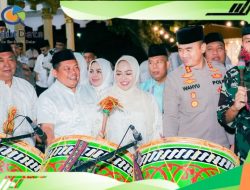 Cahaya Obor Menyala, Ribuan Warga Padati Ruas Jalan Saksikan Pawai 