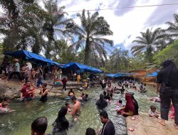 Pemandian Aek Tanjung di Desa Ulumahuam Ramai Dikunjungi Wisatawan Saat Libur Akhir Pekan