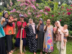 PKK Lingkungan Kampung Sawah III Tanam Bibit Daun Kelor, Satu Pohon untuk Satu Rumah Tangga