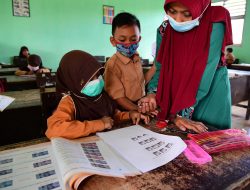 Kemendikdasmen Buka Opsi PJJ untuk Wilayah Berbahaya Dampak Erupsi Krakatau 